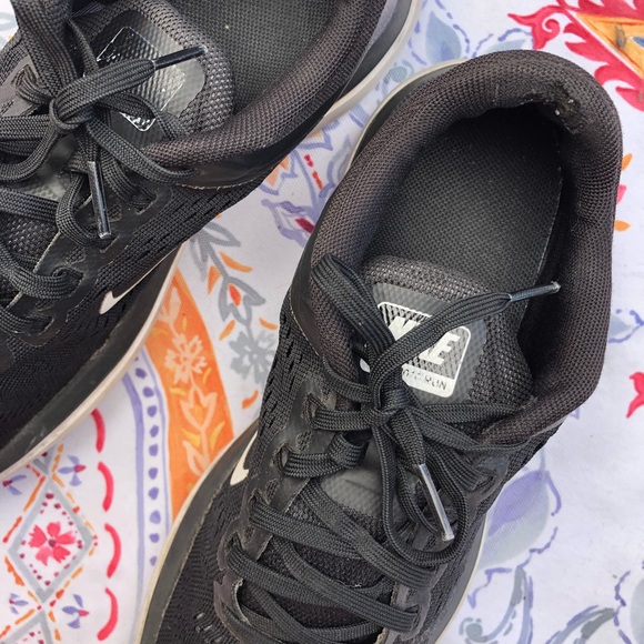 NIKE RUNNING SHOES - Picture 4 of 5